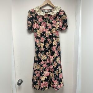 Beautiful Rare Vintage Lace Collar Cottagecore Dress with Corset Drawstring Back